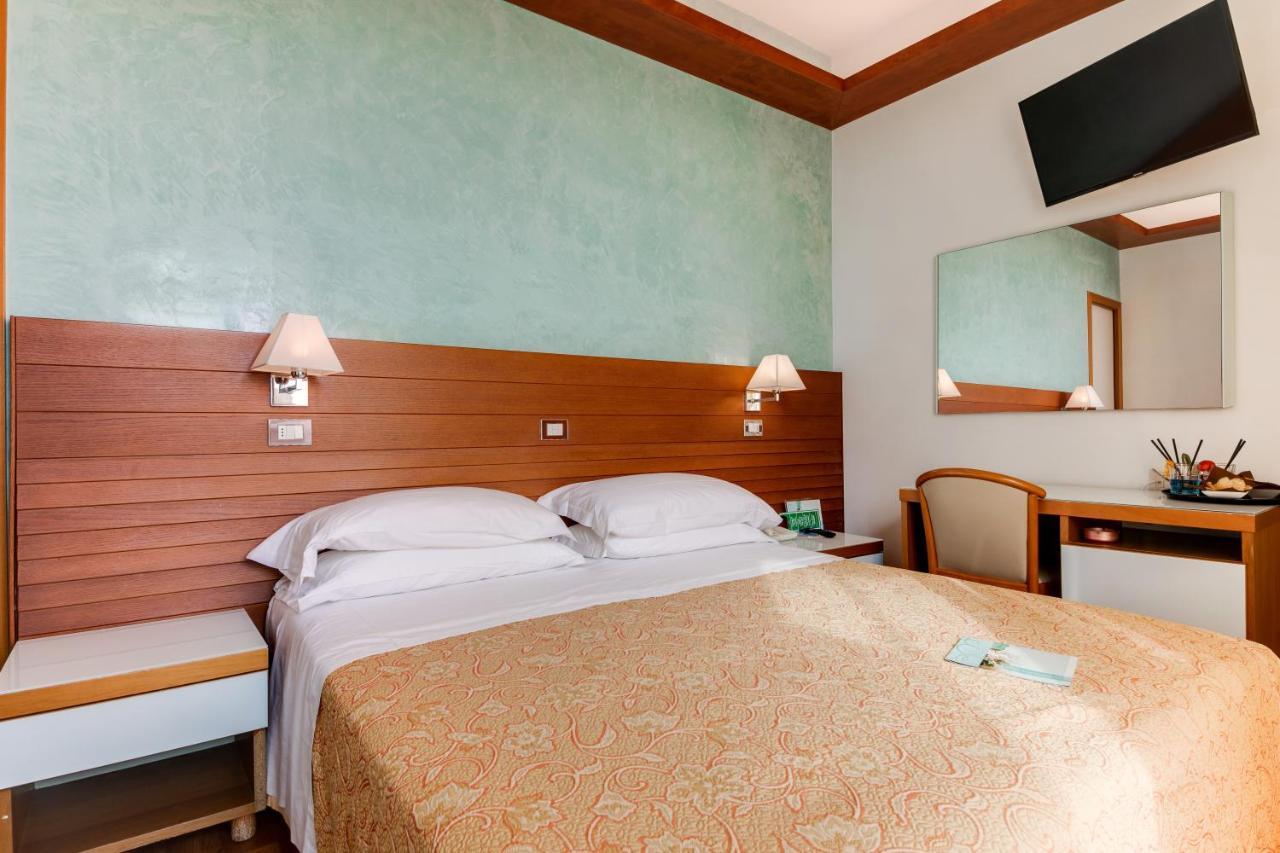 Hotel Margareth Riccione Esterno foto